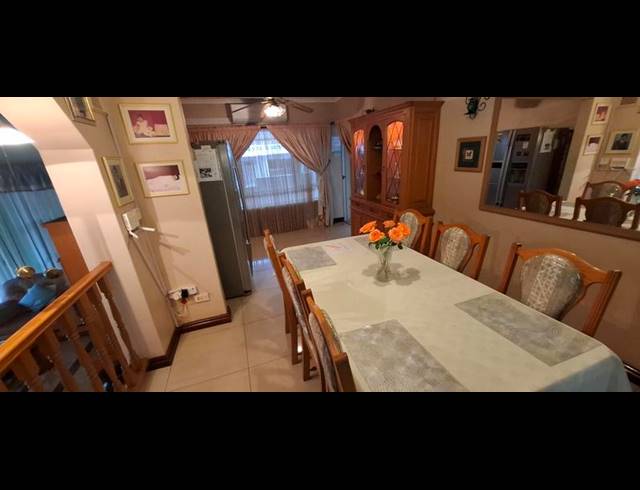 4 BEDROOM HOUSE FOR SALE IN OVERPORT